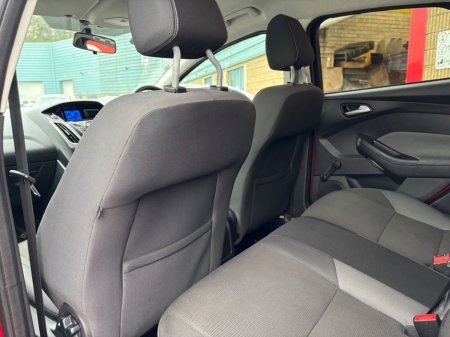 2012 Ford Focus - thumbnail 12