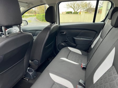 2016 Dacia Sandero Stepway 1.5 dCi 90 STEPWAY ALTERNATIVE €8,950 thumbnail