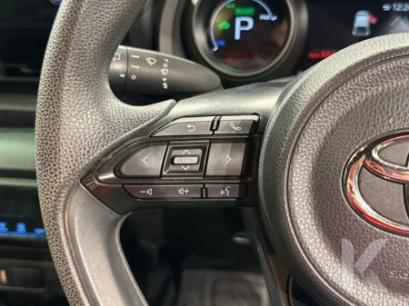 2021 Toyota Yaris 1.5 HYBRID - ALLOY WHEELS- REAR CAMERA €15,950 thumbnail