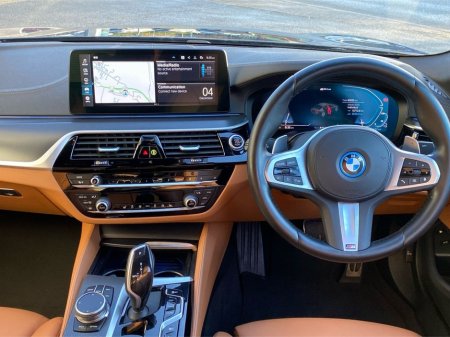 2023 BMW 5 Series - view 4