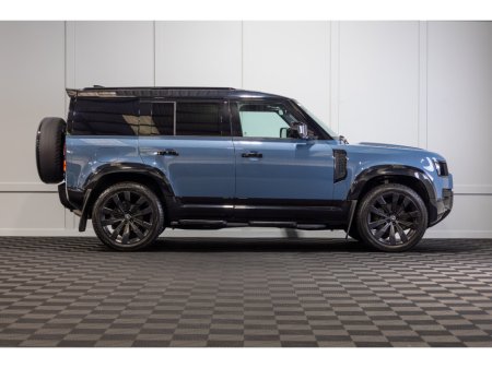 2022 Land Rover Defender 3.0 D300 110 AUTO 4WD €56,911 thumbnail