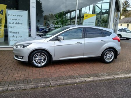 2017 Ford Focus - thumbnail 7