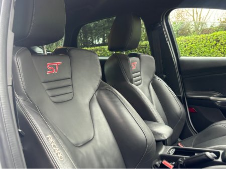 2015 Ford Focus 2.0 TDCI ST-3 185BHP 5DR €11,950 thumbnail