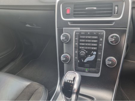 2015 Volvo V60 - thumbnail 17