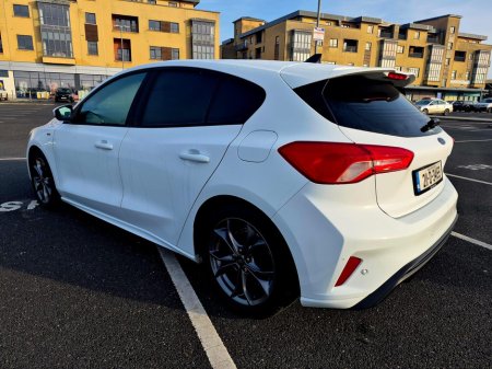 2021 Ford Focus - thumbnail 5