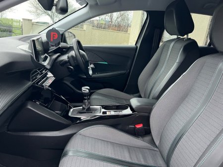 2022 Peugeot 208 1.2 Puretech 100bhp Allure Pack €17,950 thumbnail