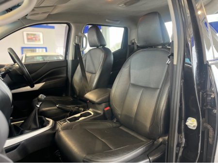 2017 Nissan Navara - thumbnail 9