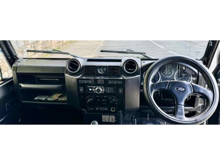 2011 Land Rover Defender - thumbnail 19