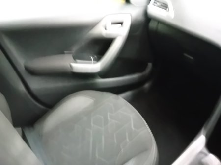 2018 Peugeot 2008 - thumbnail 12