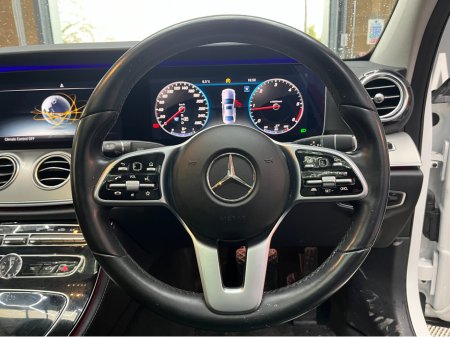 2019 Mercedes-Benz E Class 2019 MERCEDES-BENZ E220D ADVANTGARDE 2.0 AUTOMATIC / CRUISE CONTROL / 360° PARKING CAMERA / ELECTRIC MEMORY & HEATED SEATS / PANORAMIC SUNROOF / PADDLE SHIFTERS / APPLE CARPLAY / AMBIENT LIGHTS thumbnail