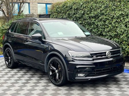 2018 Volkswagen Tiguan R-LINE 4MOTION BLACK EDITION 2.0 TDI // FULL SERVICE HISTORY // LEATHER HEATED SEATS // 360 PARKING CAMERAS €29,900 thumbnail