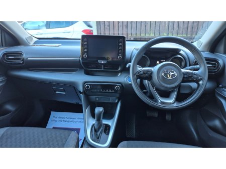 2022 Toyota Yaris 1.5 LUNA SPORT 4DR A €17,500 thumbnail