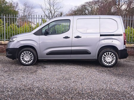 2022 Toyota Proace City Icon Model L1 1.5 Diesel SWB with 3 seats in front and double sliding doors. thumbnail