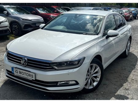 2016 Volkswagen Passat - view 3