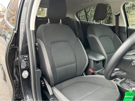 2019 Ford Focus - thumbnail 16