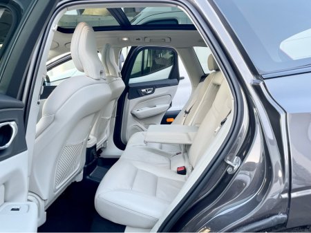 2023 Volvo XC60 - thumbnail 31