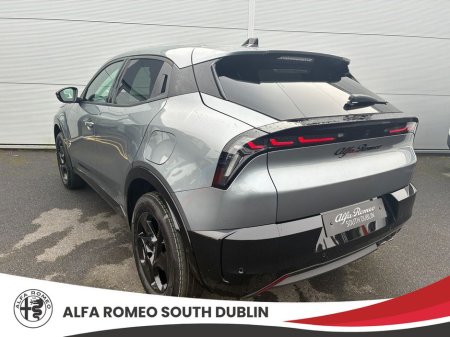 2026 Alfa Romeo Junior Ibrida €44,345 thumbnail