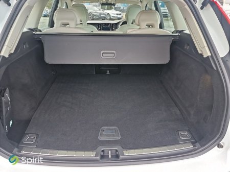 2018 Volvo XC60 - thumbnail 16