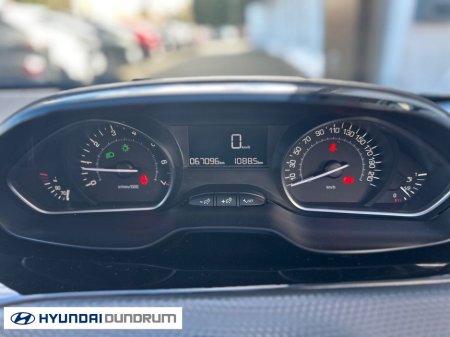 2017 Peugeot 2008 - thumbnail 16