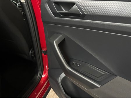 2024 Volkswagen T-Roc - thumbnail 6