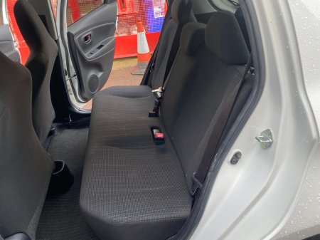 2018 Toyota Vitz - thumbnail 9