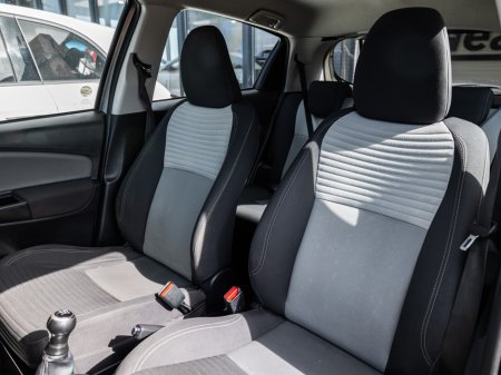 2018 Toyota Yaris - thumbnail 17