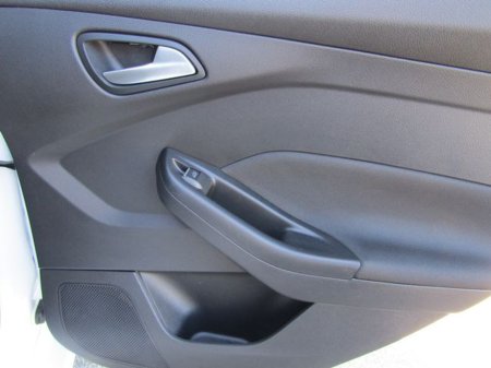 2017 Ford Focus - thumbnail 25