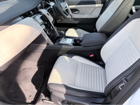 2023 Land Rover Discovery - thumbnail 16