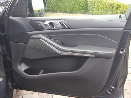 2022 BMW X5 xDrive45e xLine €63,995 thumbnail