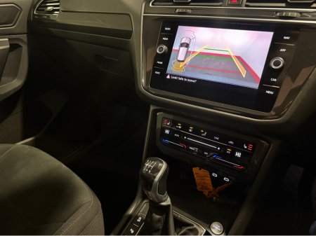 2021 Volkswagen Tiguan ELEGANCE 2.0 TDI MANUAL 6SPEED FWD 150HP 5 5DR €34,950 thumbnail