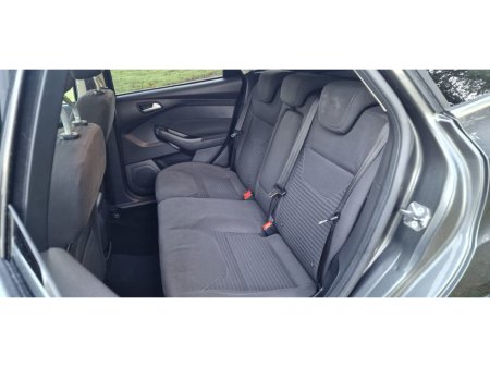 2016 Ford Focus - thumbnail 23