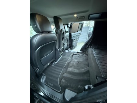 2021 Land Rover Defender 110 2.0D SD4 SE €63,995 thumbnail