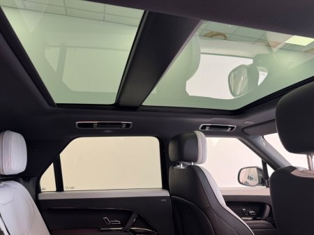 2024 Land Rover Range Rover Sport 3.0 I6 400 PS AWD Auto Dynamic HSE €104,000 thumbnail