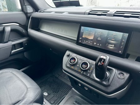 2022 Land Rover Defender ++LOW KM++ 3 SEATS / PLUS VAT €53,000 thumbnail