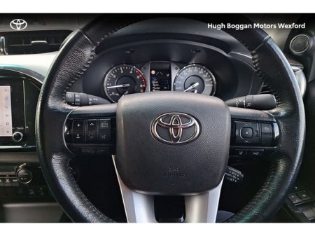 2025 Toyota Hilux 2.4D4D SR5 DOUBLE CAB €42,272 thumbnail