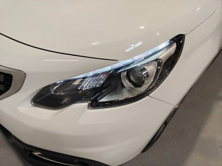 2019 Peugeot 2008 - thumbnail 25