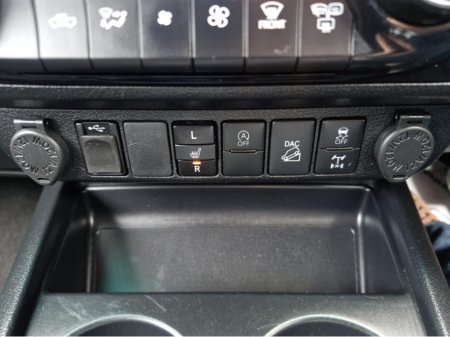 2022 Toyota Hilux 2.8 SR5 D/CAB AUTO 4DR €31,450 thumbnail