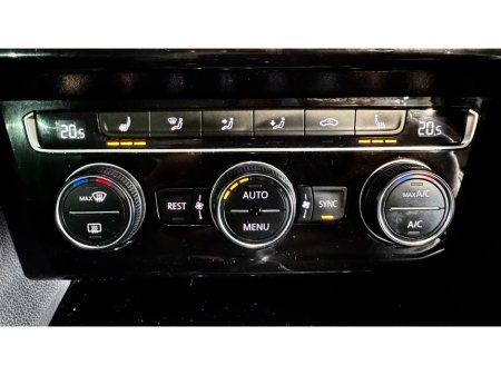 2017 Volkswagen Passat HIGHLINE 1.6 TDI MANUAL 6SPEED FWD 120HP 4DR €18,990 thumbnail