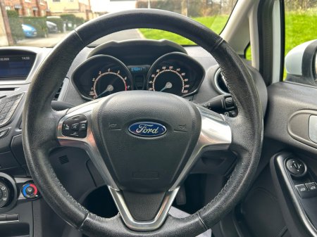 2016 Ford Fiesta - thumbnail 18