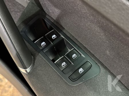 2019 Volkswagen Golf TSI HIGH LINE - FACTORY ALLOYS - CRUISE CONTROL - REVERSE CAMERA €20,950 thumbnail