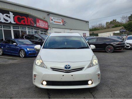 2014 Toyota Prius Alpha - thumbnail 5