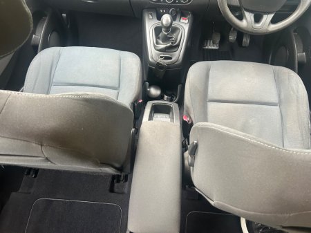 2010 Renault Grand Scenic - thumbnail 15