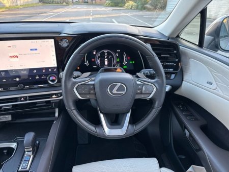 2025 Lexus RX 450h+ PHEV PREMIUM // PAN ROOF // HEATED & COOLING LEATHER SEATS // 360 CAMERA & PARK ASSIST // POWER TAILGATE // FULL WARRANTY €87,945 thumbnail