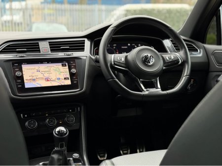 2019 Volkswagen Tiguan R-LINE 2.0 TDI MANUAL 6SPEED FWD 150HP 5DR €29,950 thumbnail