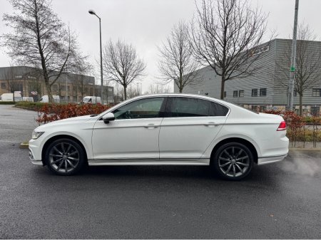 2018 Volkswagen Passat 2.0 TDI R-LINE AUTO*FULL SERVICE HISTORY* €21,995 thumbnail