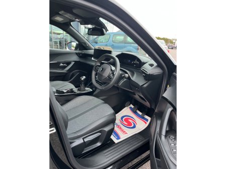 2025 Peugeot 2008 - thumbnail 7