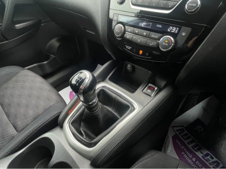 2015 Nissan Qashqai 1.5 DSL SV 4DR LOW KM €8,450 thumbnail
