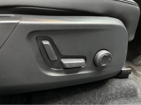 2023 Volvo XC40 - thumbnail 13