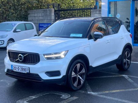 2021 Volvo XC40 R-DESIGN T4 1.5 RECHARGE PHEV // TILT & SLIDE PAN ROOF // 19" R-DESIGN ALLOYS // FULL SERVICE HISTORY €25,950 thumbnail