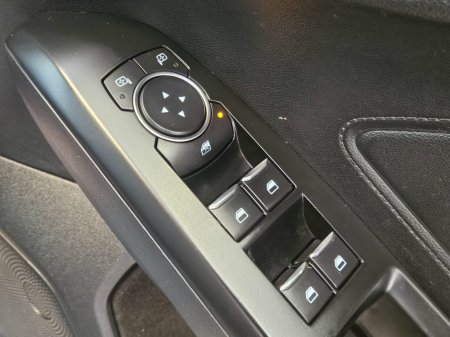 2019 Ford Focus - thumbnail 8